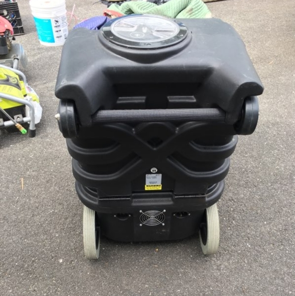 Rotovac 360i and Powrflite black max extractor as a bundle.. Orig price $7000 - Picture 7 of 12